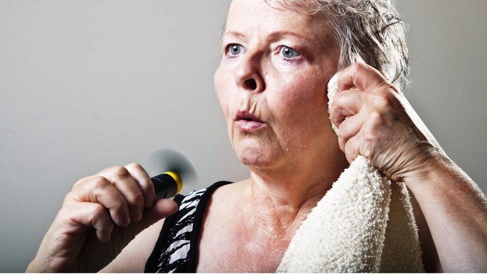 O que é o nevoeiro mental, um dos sintomas menos conhecidos da menopausa