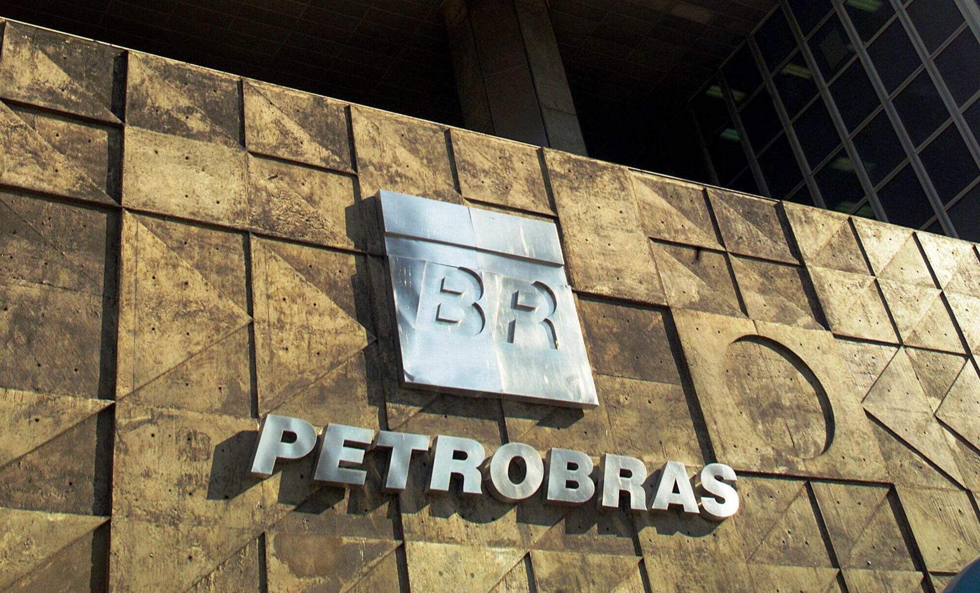 PF faz operação contra corrupção de funcionários da Petrobras