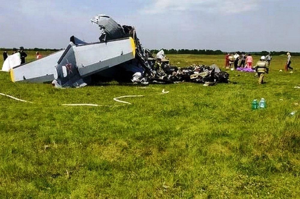 Queda de avião bimotor deixa quatro mortos e feridos na Sibéria
