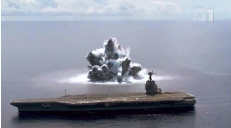 Marinha dos EUA provoca imensa explosão no mar durante teste