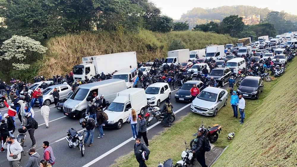 Indígenas bloqueiam Rodovia dos Bandeirantes em protesto contra projeto que muda demarcação de terras