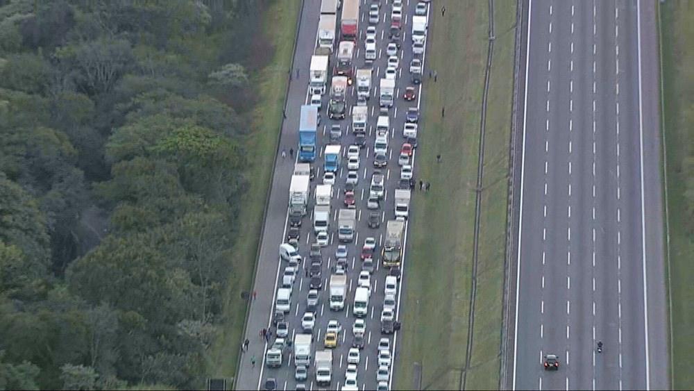 Indígenas bloqueiam Rodovia dos Bandeirantes em protesto contra projeto que muda demarcação de terras