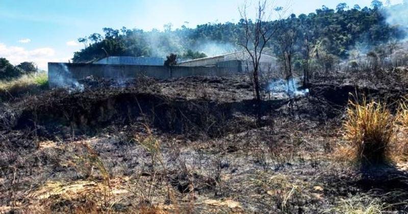 Incêndio em galpão de café causa prejuízo de R$ 600 mil em Colatina, ES