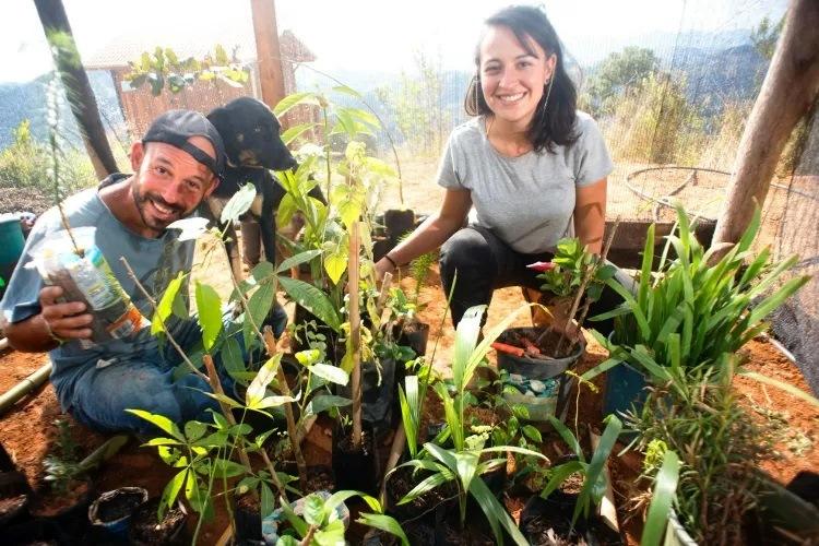 Casal troca metrópole por vida na roça em Minas Gerais, e não se arrepende