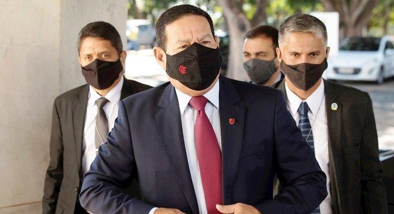 “Tem uma turma ali [CPI da Covid] que está doida para prender”, diz Mourão