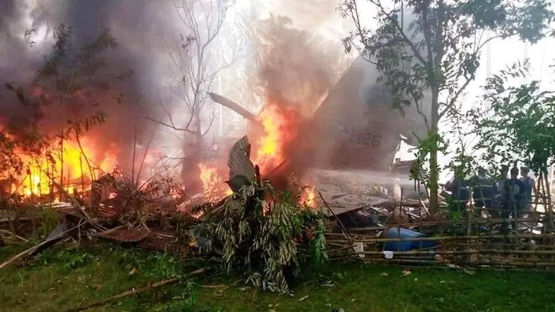 Avião das Filipinas cai e deixa 45 mortos; cinco pessoas estão desaparecidas