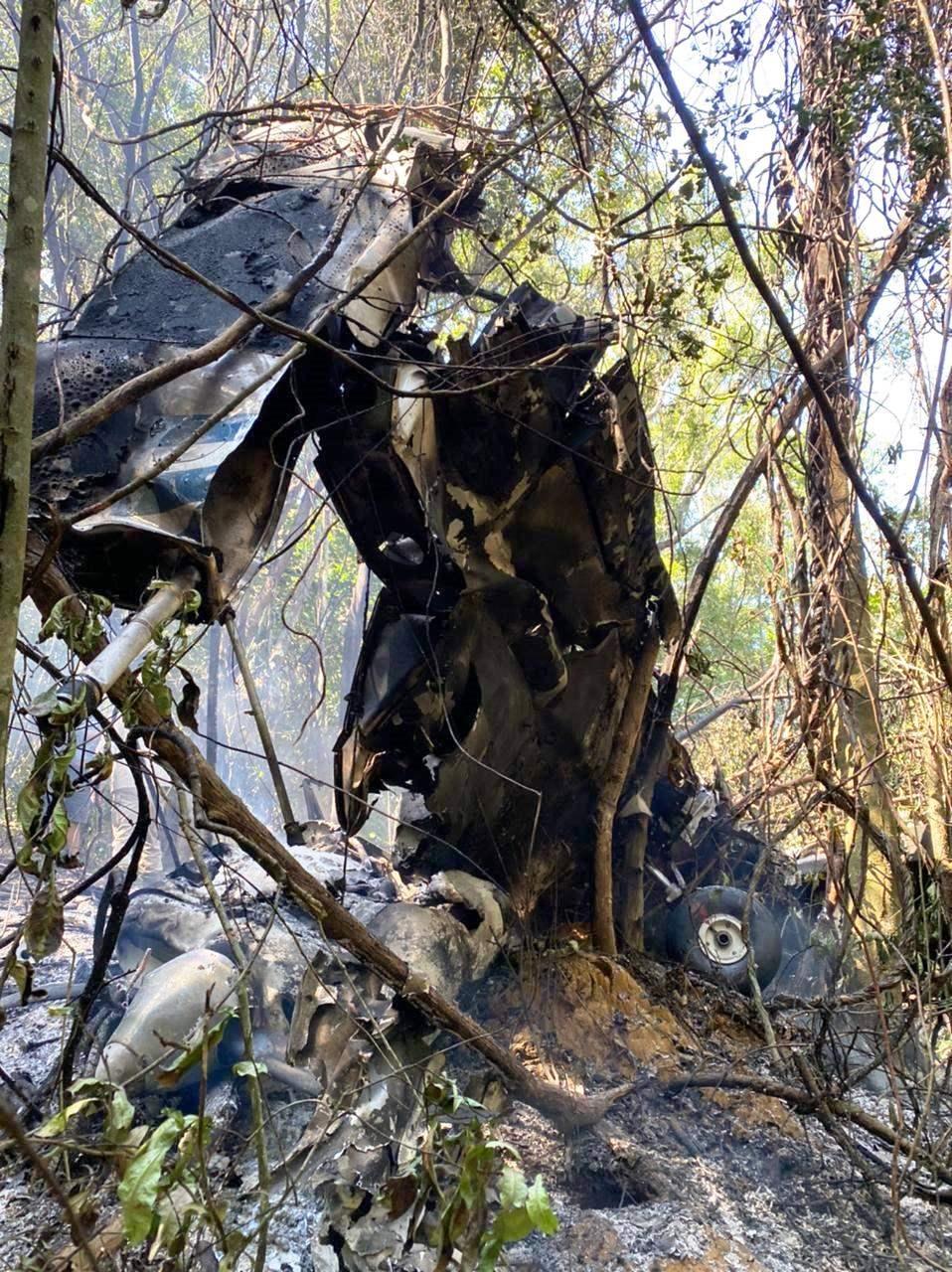 Vítimas de acidente aéreo em Guarapari sobreviveram após pularem e passam bem