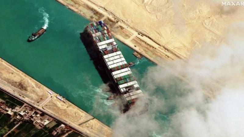 Acordo libera barco que bloqueou canal de Suez e está com tripulação confinada desde março