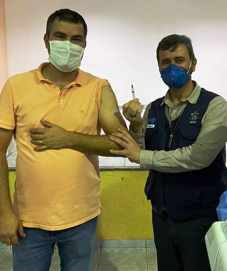 Secretário de Estado da Saúde participa de mutirão de vacinação da Covid-19 em Pedro Canário