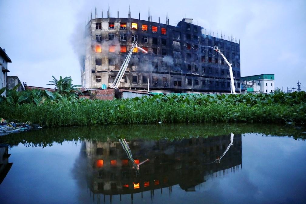 Incêndio em fábrica em Bangladesh deixa mais de 40 mortos