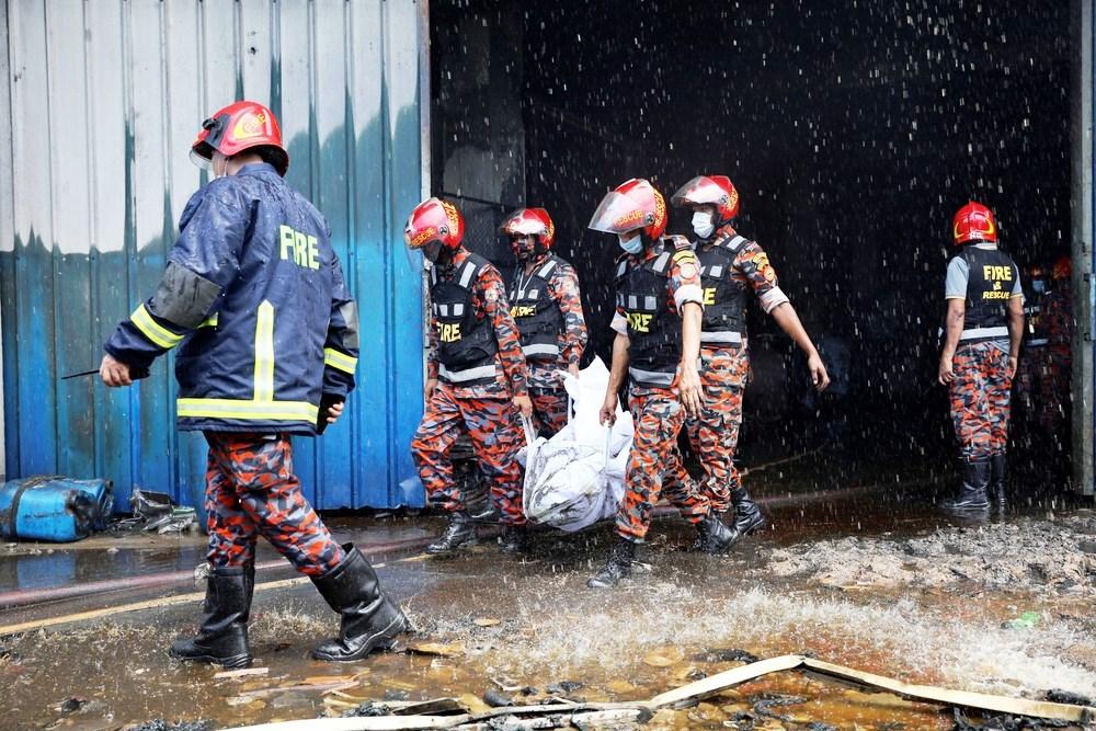 Incêndio em fábrica em Bangladesh deixa mais de 40 mortos