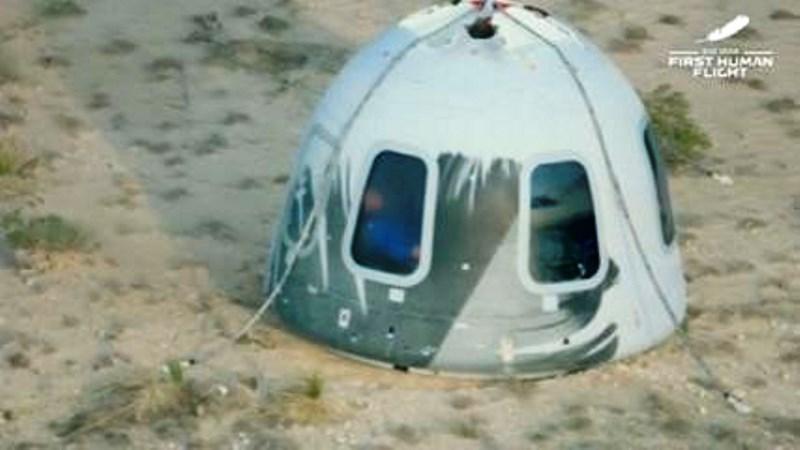 Jeff Bezos, o homem mais rico do mundo completa viagem ao espaço