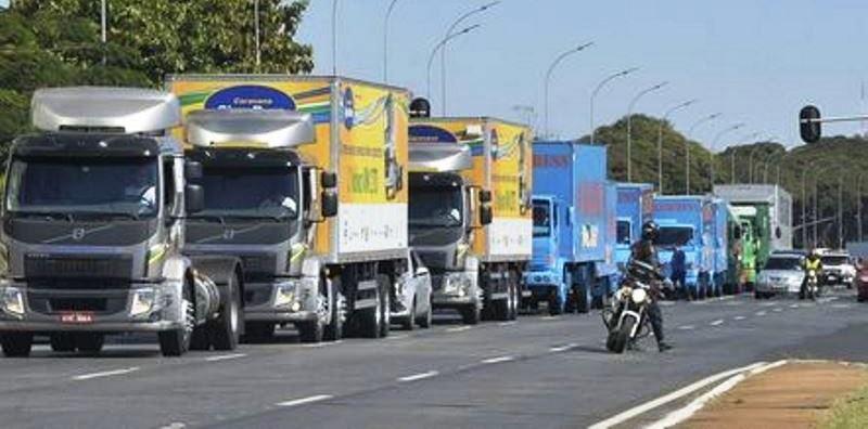 Caminhoneiros avaliam eventual paralisação a partir de domingo (25)