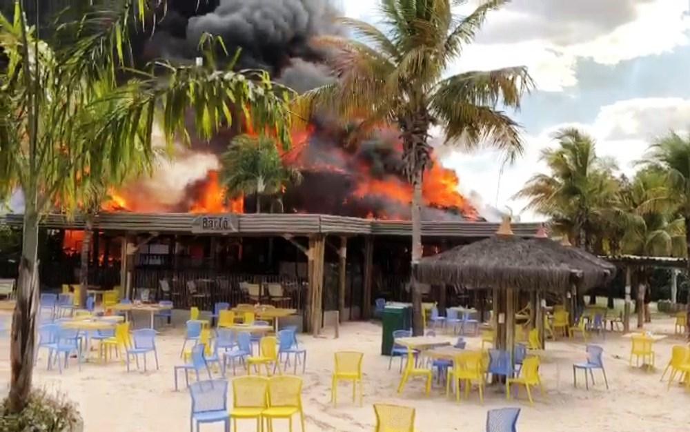 Incêndio atinge o resort de luxo Hot Park, em Rio Quente
