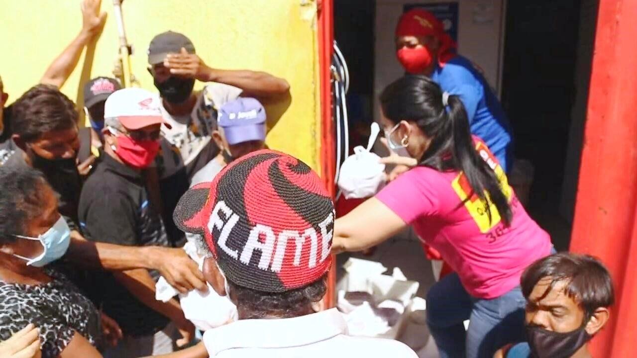 Caldo com ossos alimenta família por três dias: “Retrato da fome no Brasil”