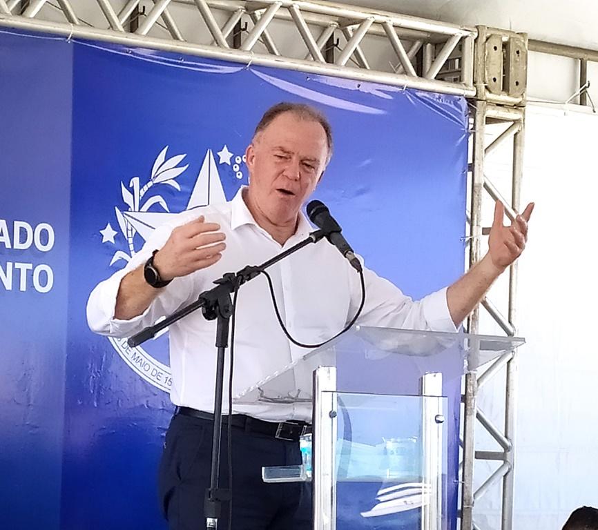 Governador do ES anuncia construção de quadra poliesportiva e Centro de Assistência Social em Pedro Canário