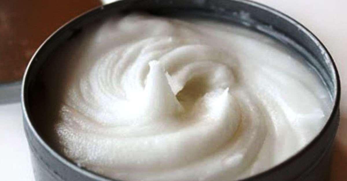 Prepare o creme de bicarbonato de sódio antes de dormir para eliminar rugas