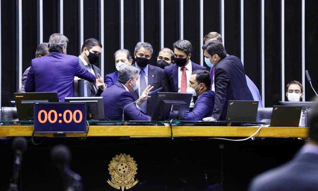 Câmara aprova projeto que privatiza Correios: Texto irá para análise do Senado