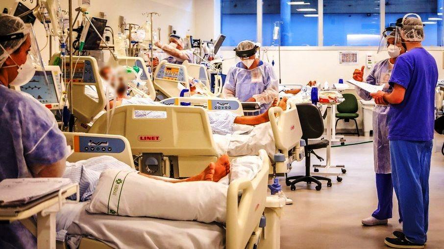 Brasil registra sétimo dia com média móvel de mortes POR Covid-19 abaixo de mil