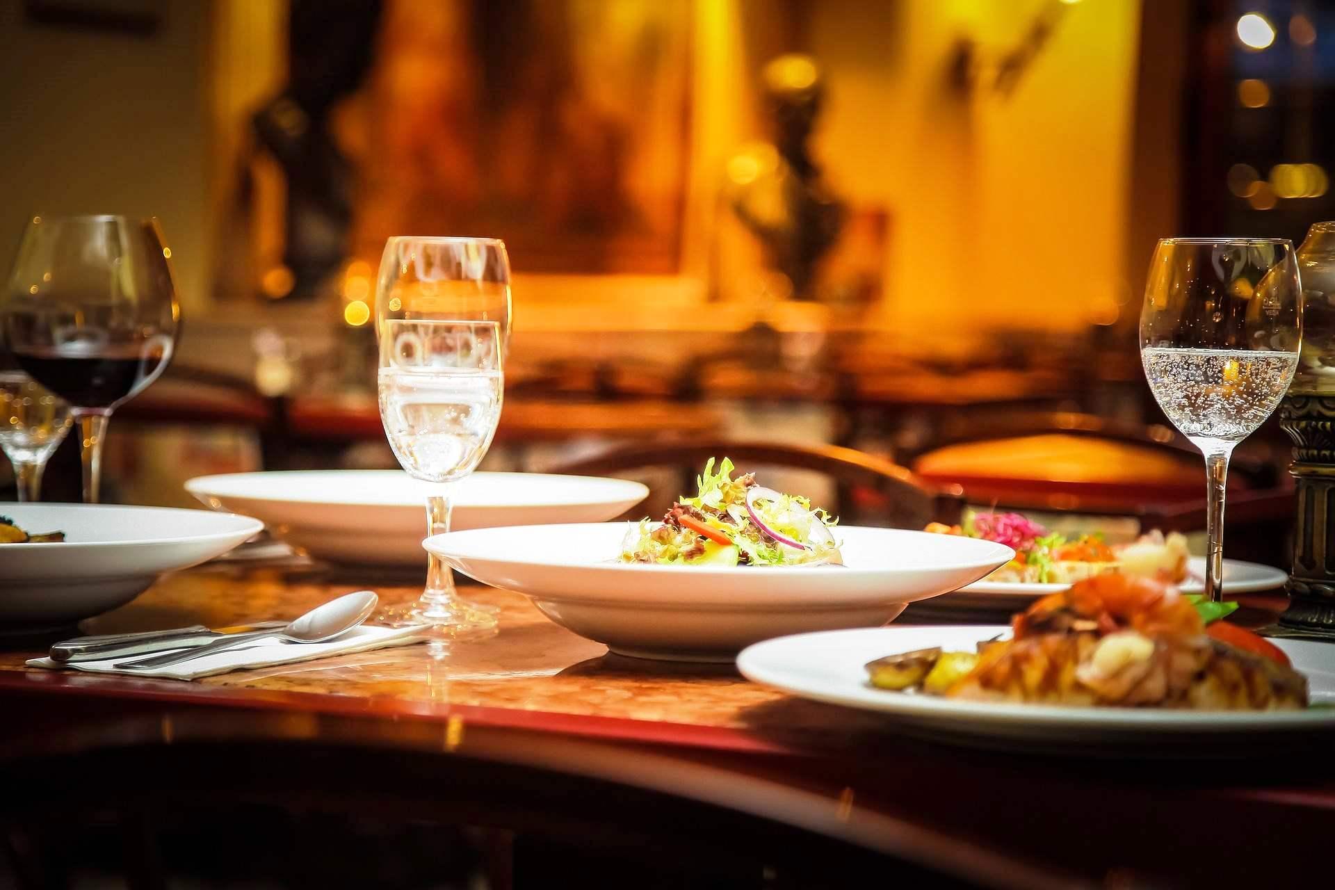 Saiba como funcionarão bares, restaurantes e comércio no ES nesta semana