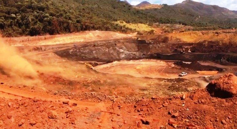 Estrutura de mineradora se rompe em Sarzedo, na Grande BH