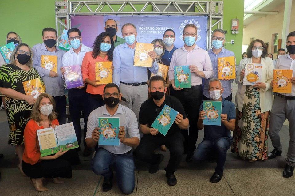 Governo do ES distribui cadernos pedagógicos de alfabetização para rede pública capixaba
