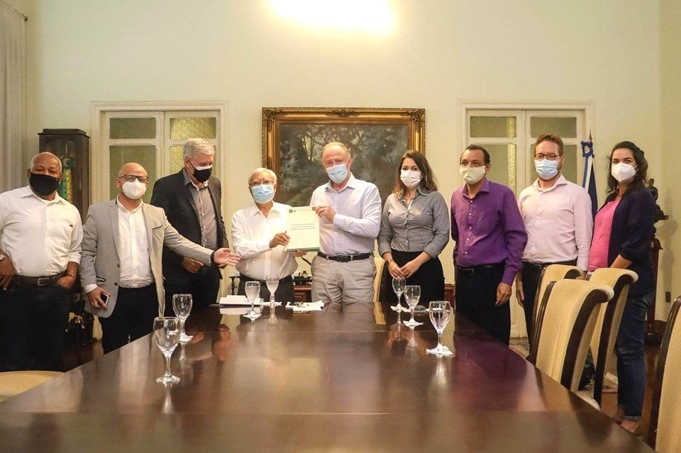 Governador do ES entrega Relatório da Comissão Estadual da Memória e Verdade ‘Orlando Bonfim’