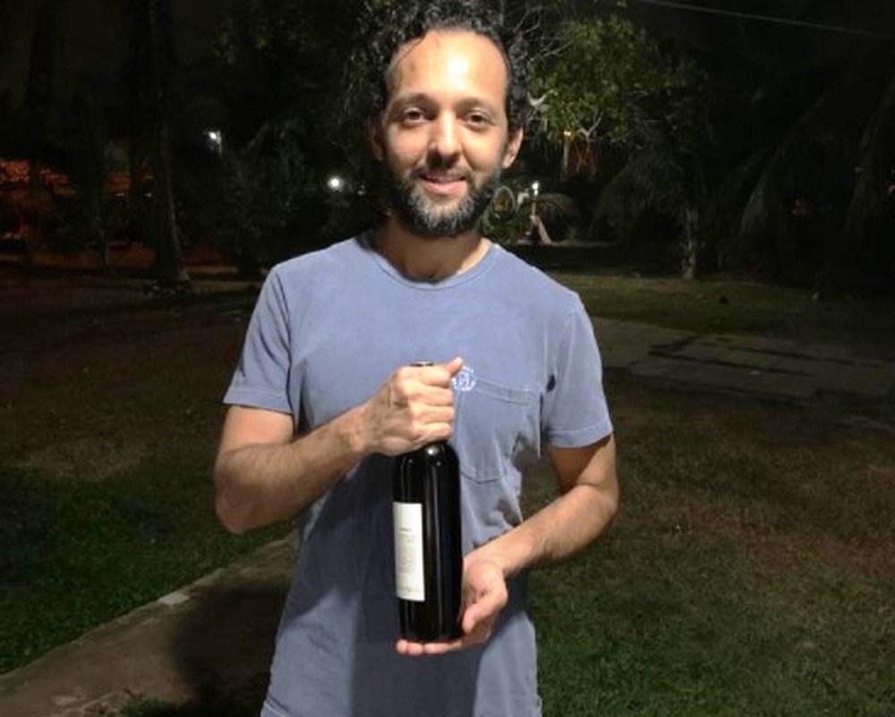 Apaixonado por bebidas artesanais, servidor público do Acre cria ‘vinho de açaí’