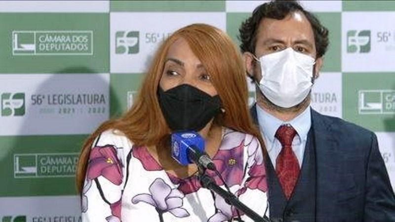 Flordelis é presa em casa no Rio de Janeiro acusada de matar o marido