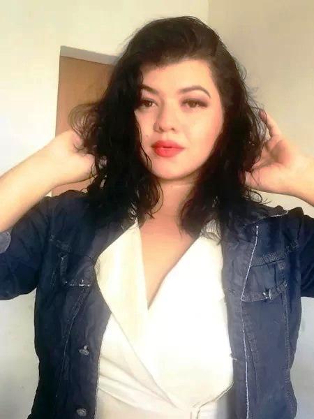 Mulher com duas vaginas usa as redes sociais para contar sua vida