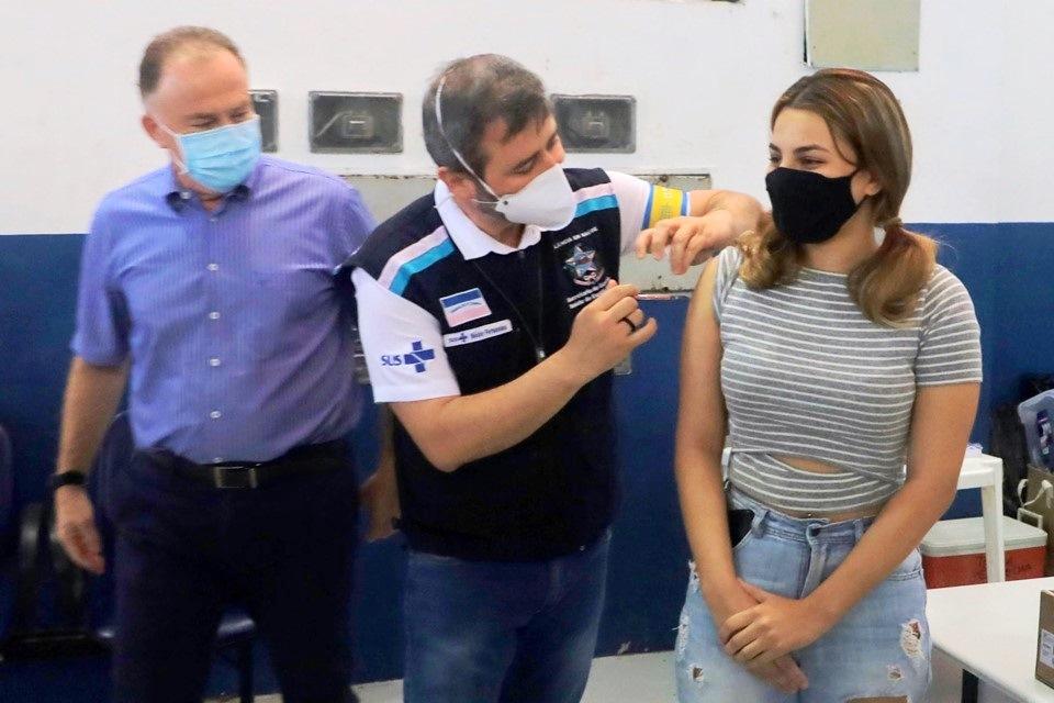 Dia D contra Covid-19: Quase 60 mil pessoas são vacinadas neste sábado (21)