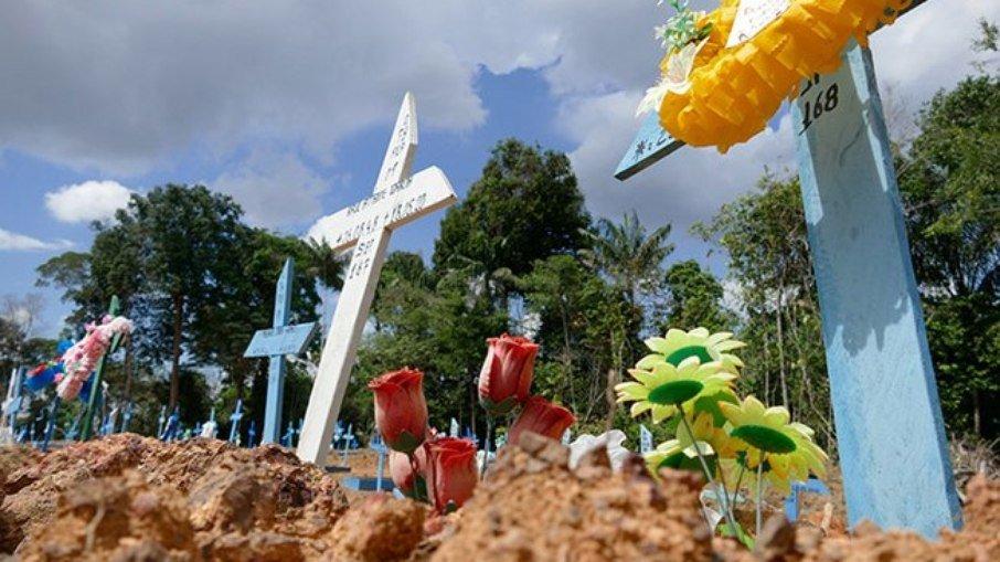 Brasil tem mais 321 mortes nas últimas 24 horas