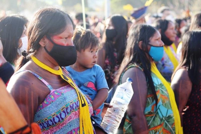 Indígenas protestam em Brasília contra medidas que dificultam demarcação de terras