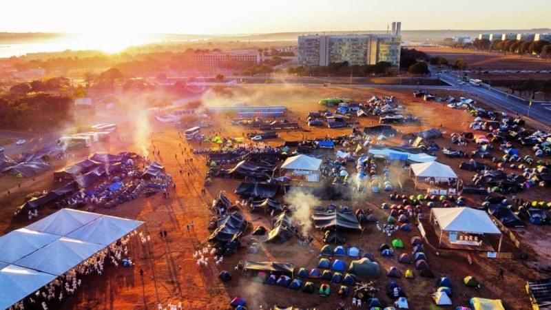Indígenas protestam em Brasília contra medidas que dificultam demarcação de terras