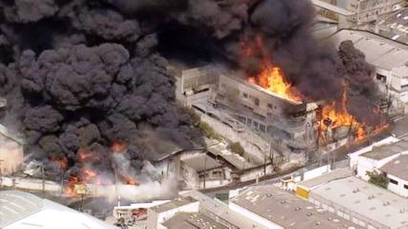 Incêndio de galpão em Barueri, na Grande SP, deixa 4 mortos, incluindo um bebê
