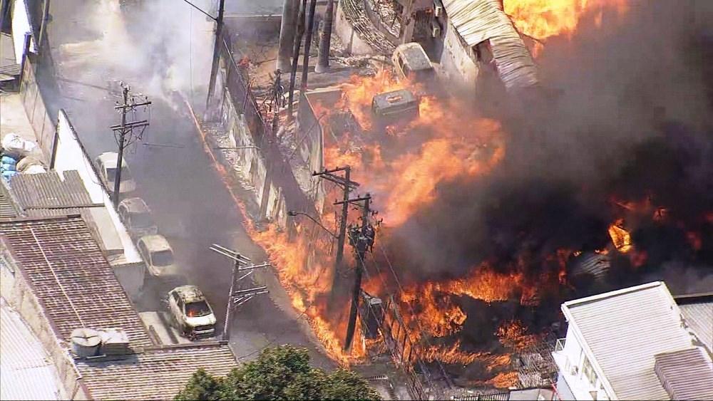 Incêndio de galpão em Barueri, na Grande SP, deixa 4 mortos, incluindo um bebê
