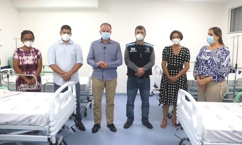 Casagrande entrega 30 novos leitos de enfermaria no Hospital Dório Silva, na Serra (ES)