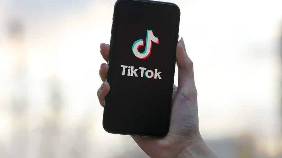 Médicos alertam sobre os riscos do 'desafio da caixa de leite' no TikTok