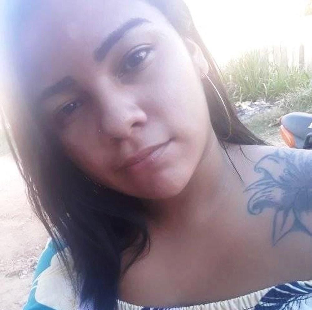Jovem de 18 anos morre após receber descarga elétrica enquanto usava o celular