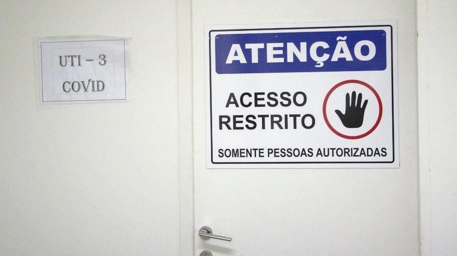 Com 764 mortes em 24 horas, Brasil mantém queda na média móvel