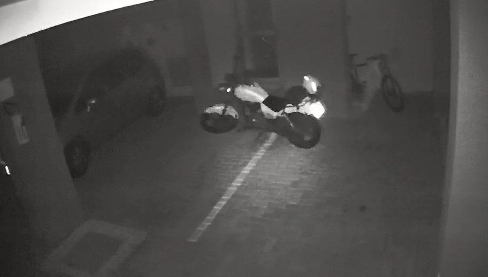 Mecânicos explicam mistério da moto “fantasma” andar sozinha em estacionamento de Londrina