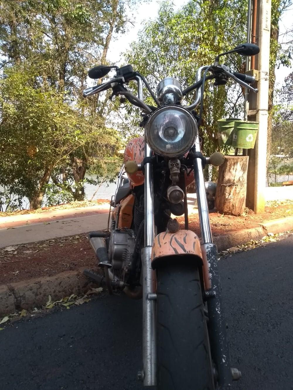 Mecânicos explicam mistério da moto “fantasma” andar sozinha em estacionamento de Londrina