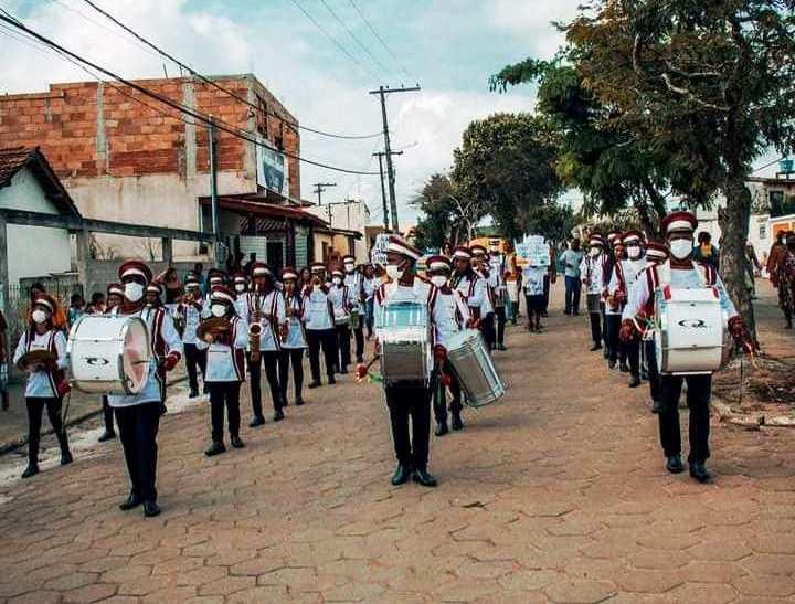 Associação Cristal Orquestra realiza desfile de 7 de setembro em Cristal do Norte