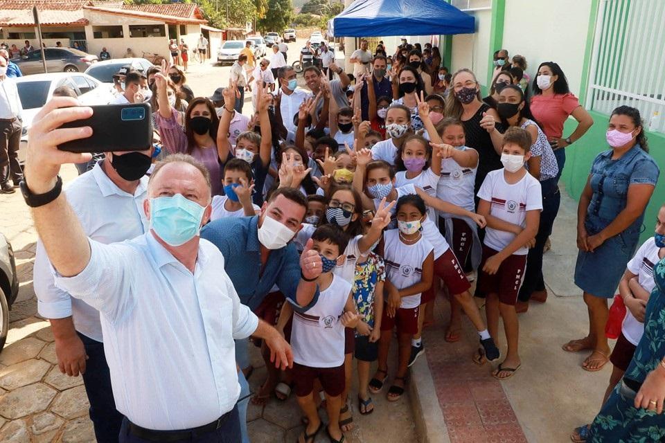 Casagrande entrega obras e anuncia mais investimentos para Governador Lindenberg