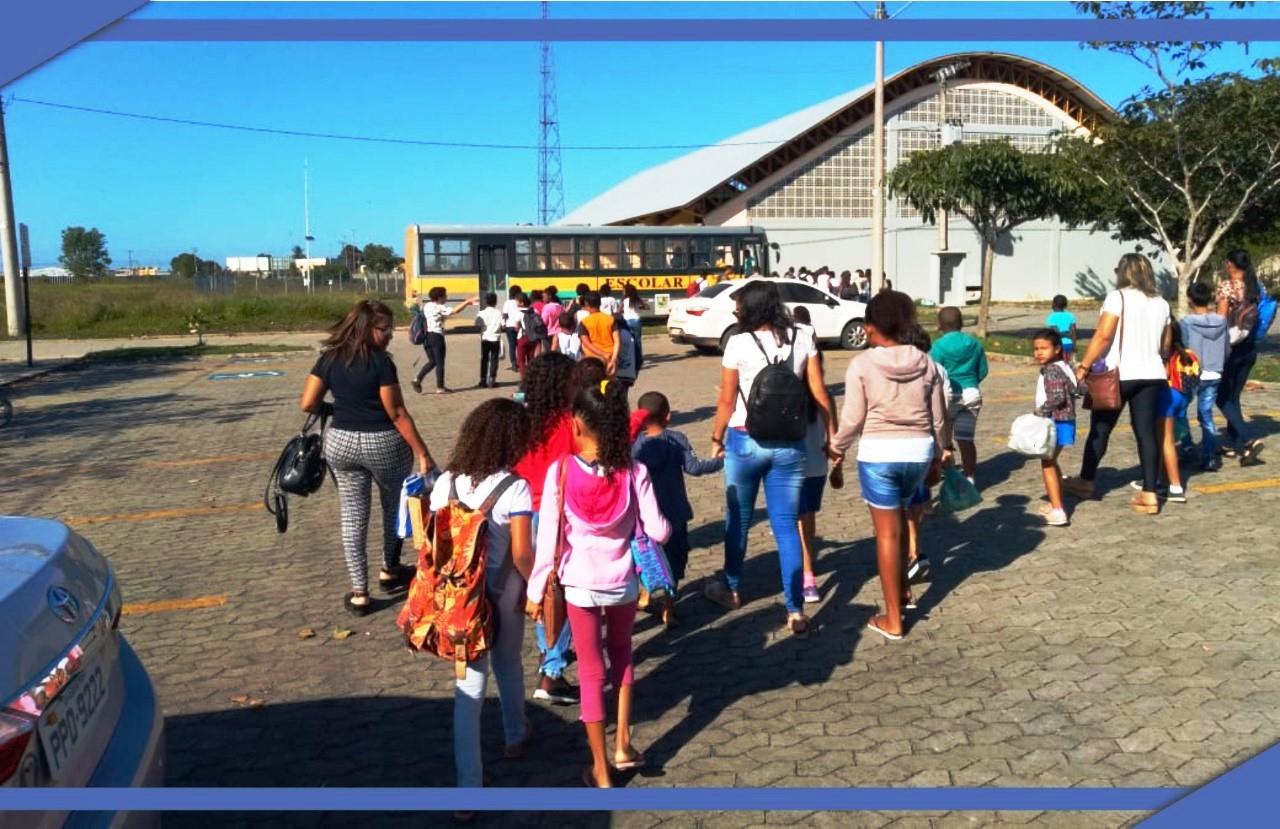 Transporte escolar volta a atender os alunos do interior, em São Mateus, no ES
