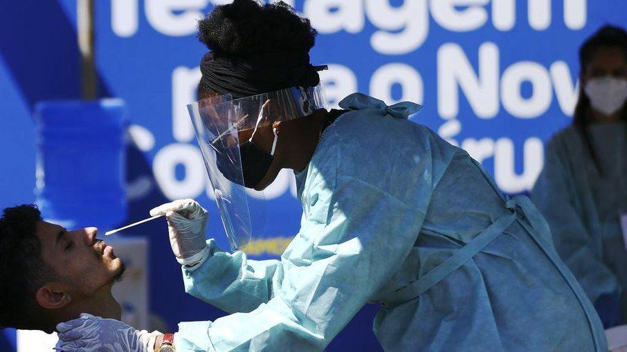 Brasil registra 485 mortes em 24h; Mudança no sistema impacta número de casos