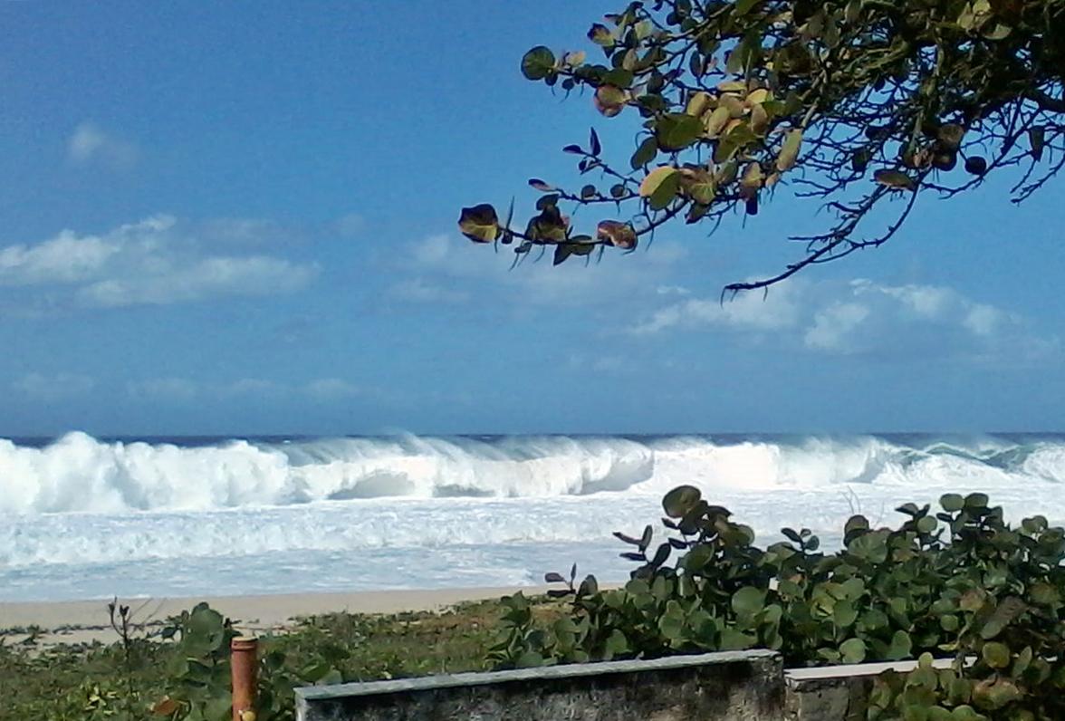 Espírito Santo tem alerta de ondas até 5 metros e ventos de 75 km/h