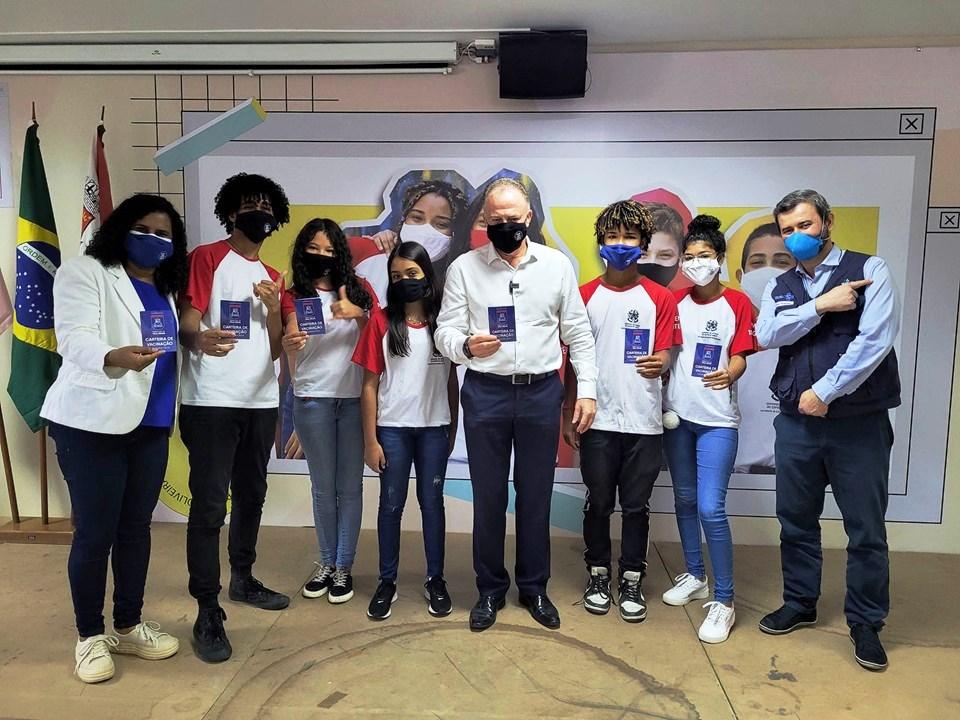 Governo do Espírito Santo inicia vacinação dos adolescentes de 12 anos ou mais