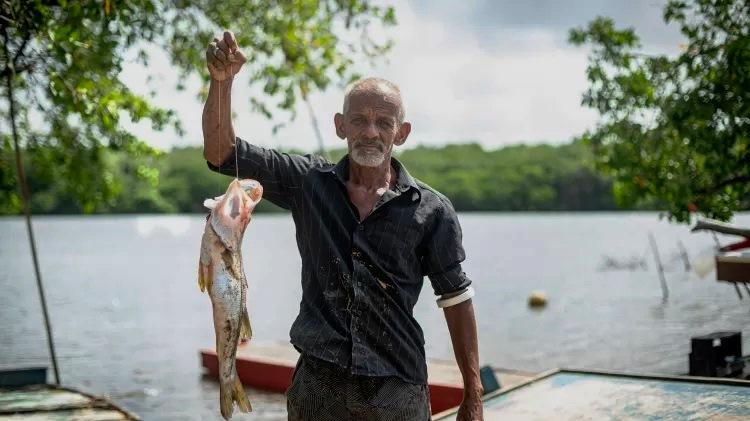 Briga com ex-mulher fez radialista fugir para ilha, onde vive há 30 anos