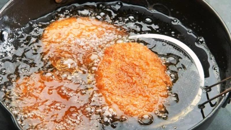 Canela e panela alta: Dicas para fritura sem sujeira e com menos cheiro
